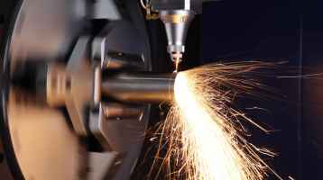 Může vláknový laser řezat dřevo, plast, sklo?