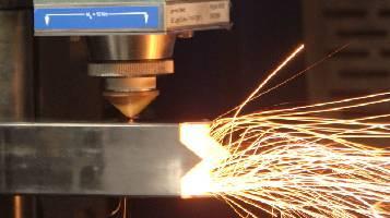 Jak silný může 15000 W vláknový laserový řezací stroj řezat