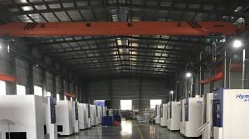 CNC vláknová laserová řezačka s dobrou kvalitou a velkým inventářem v továrně Hymson